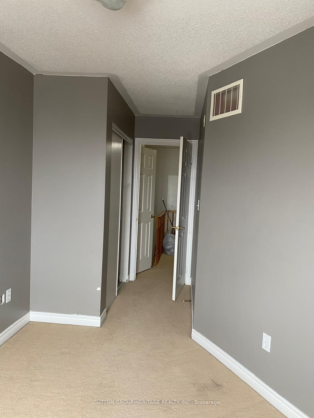 1250 St. Martins Drive W, Unit 12 thumbnail 9
