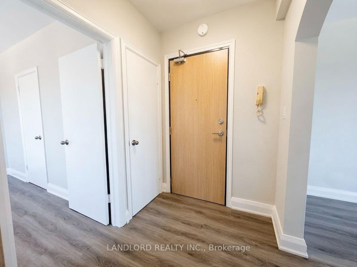 36 Wood Glen Road, Unit 301 thumbnail 10