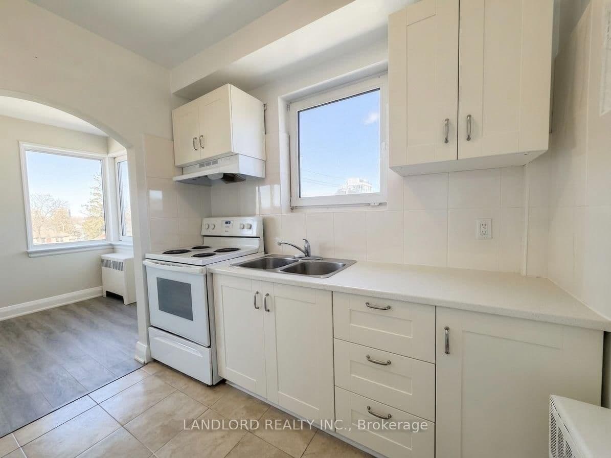 36 Wood Glen Road, Unit 301 thumbnail 2