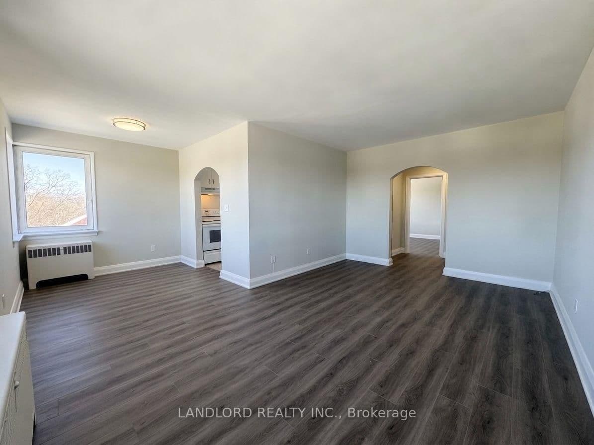36 Wood Glen Road, Unit 301 thumbnail 3
