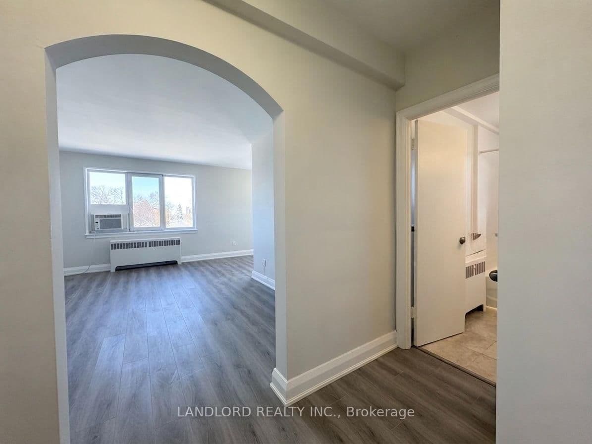 36 Wood Glen Road, Unit 301 thumbnail 6