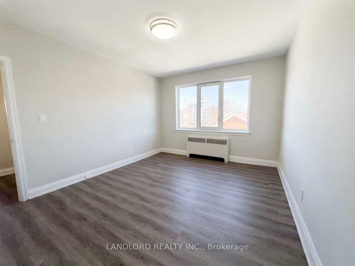 36 Wood Glen Road, Unit 301 thumbnail 8
