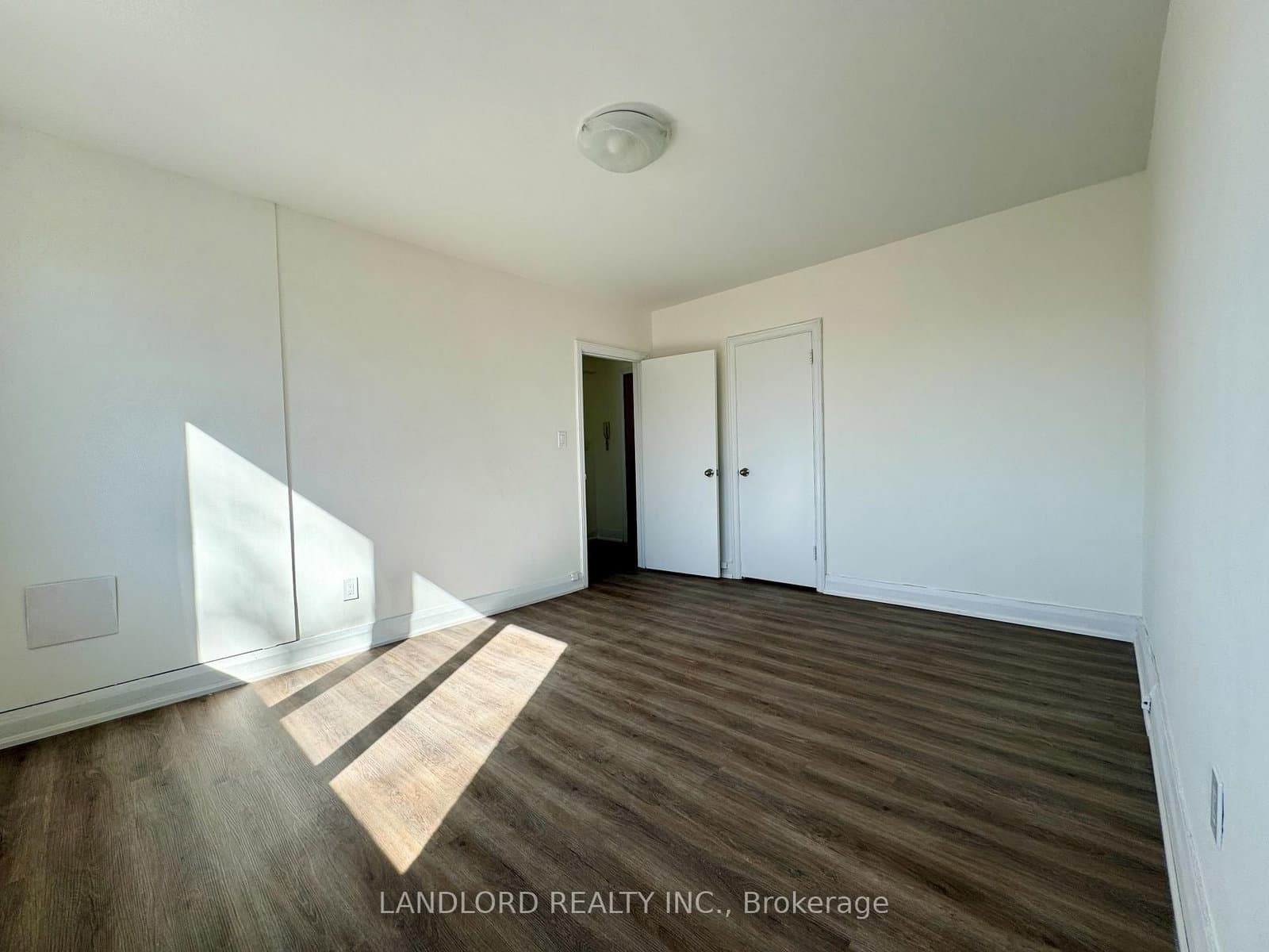 36 Wood Glen Road, Unit 302 thumbnail 10