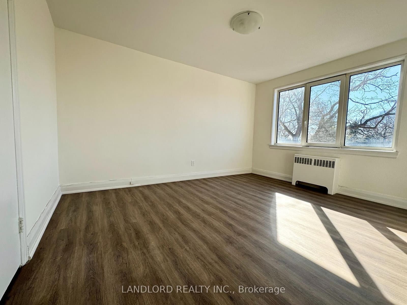 36 Wood Glen Road, Unit 302 thumbnail 12