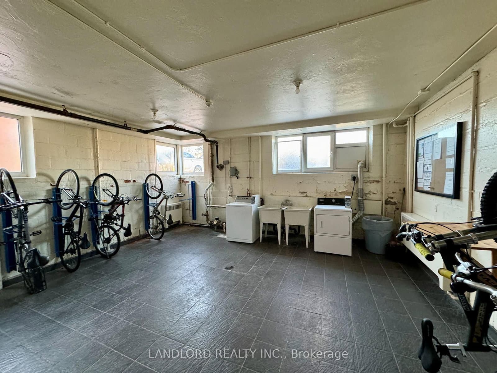 36 Wood Glen Road, Unit 302 thumbnail 13