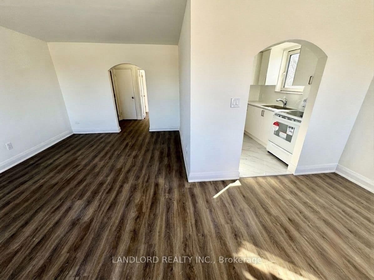 36 Wood Glen Road, Unit 302 thumbnail 3
