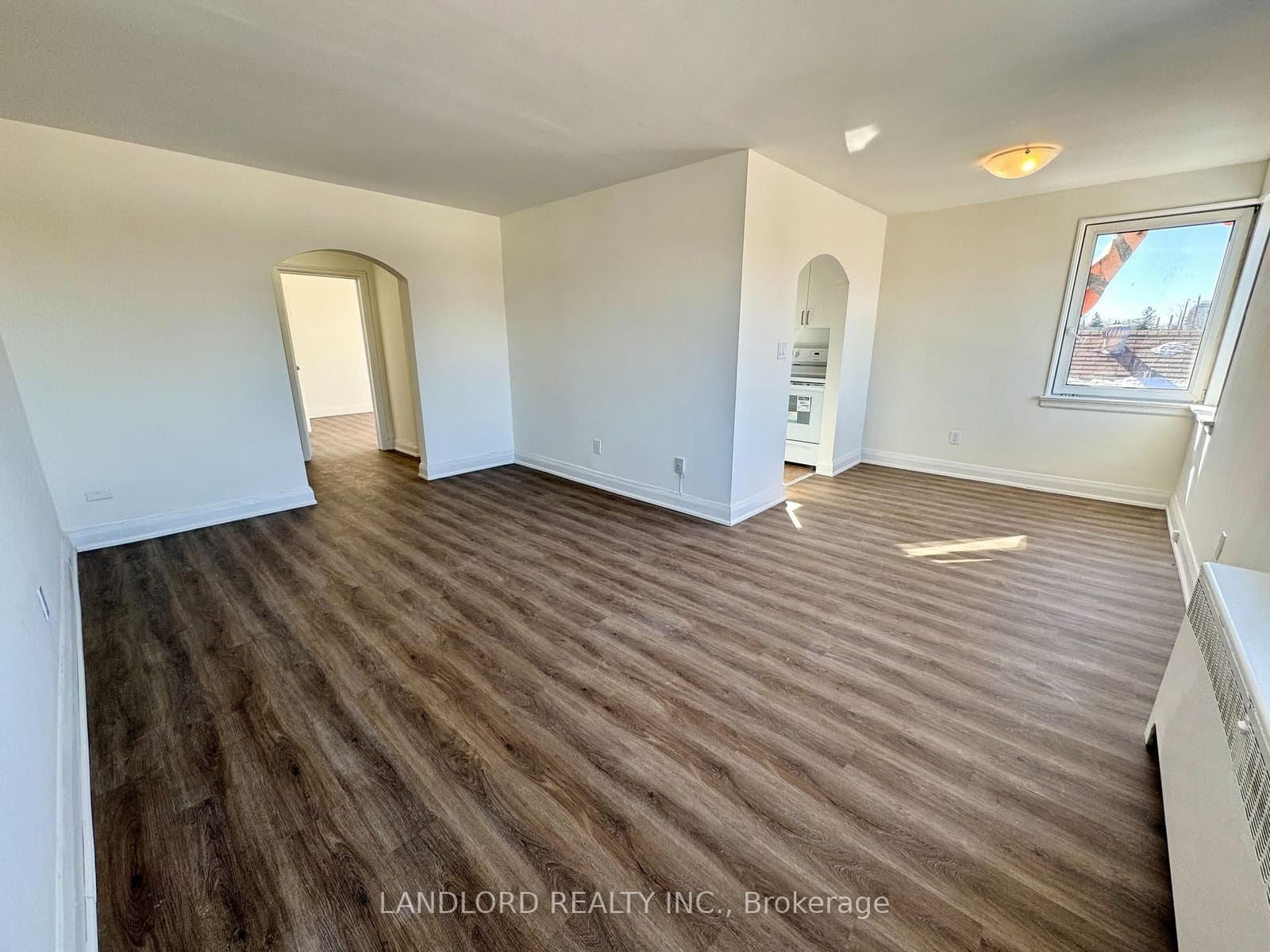 36 Wood Glen Road, Unit 302 thumbnail 4
