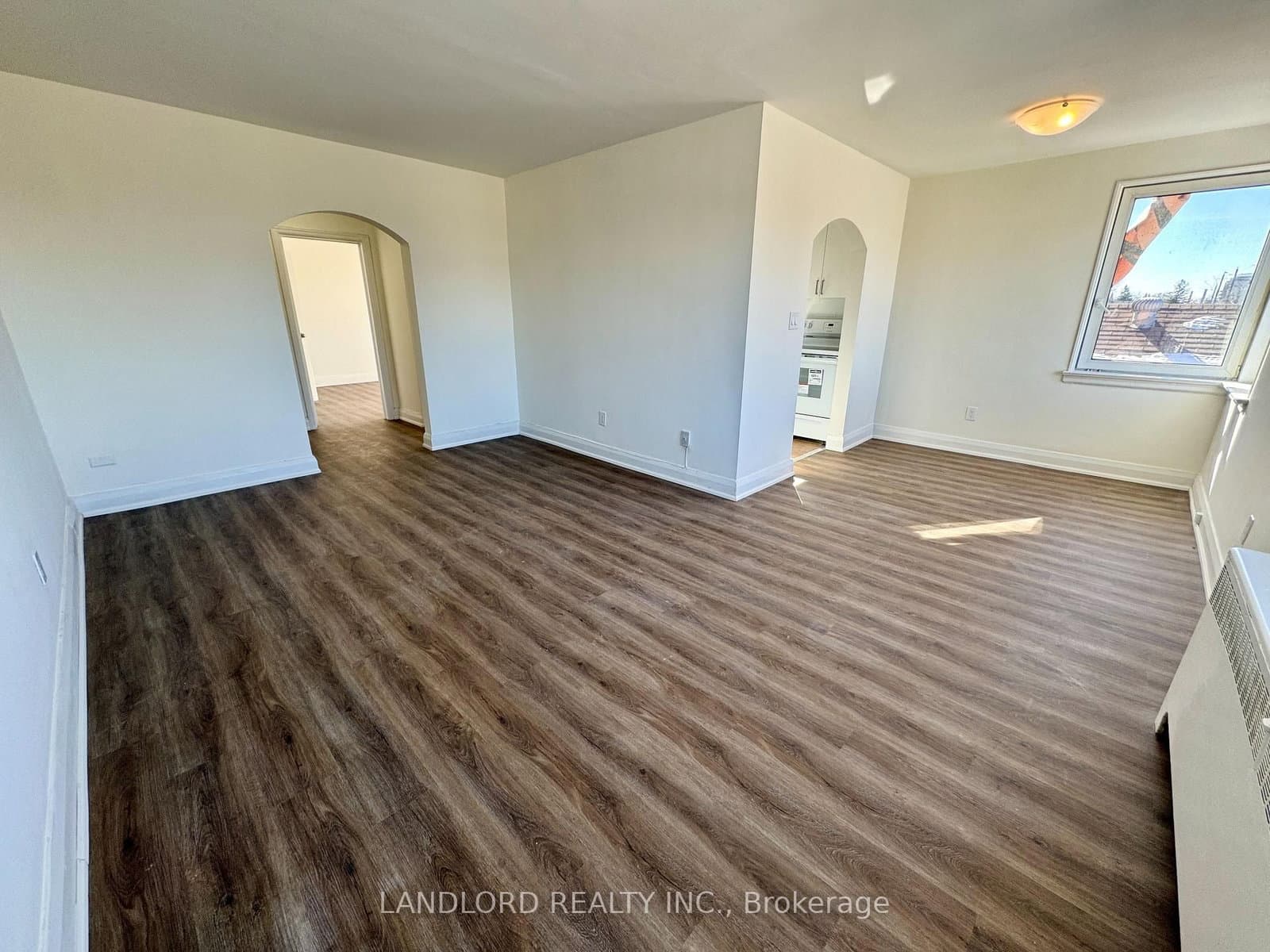 36 Wood Glen Road, Unit 302 thumbnail 5