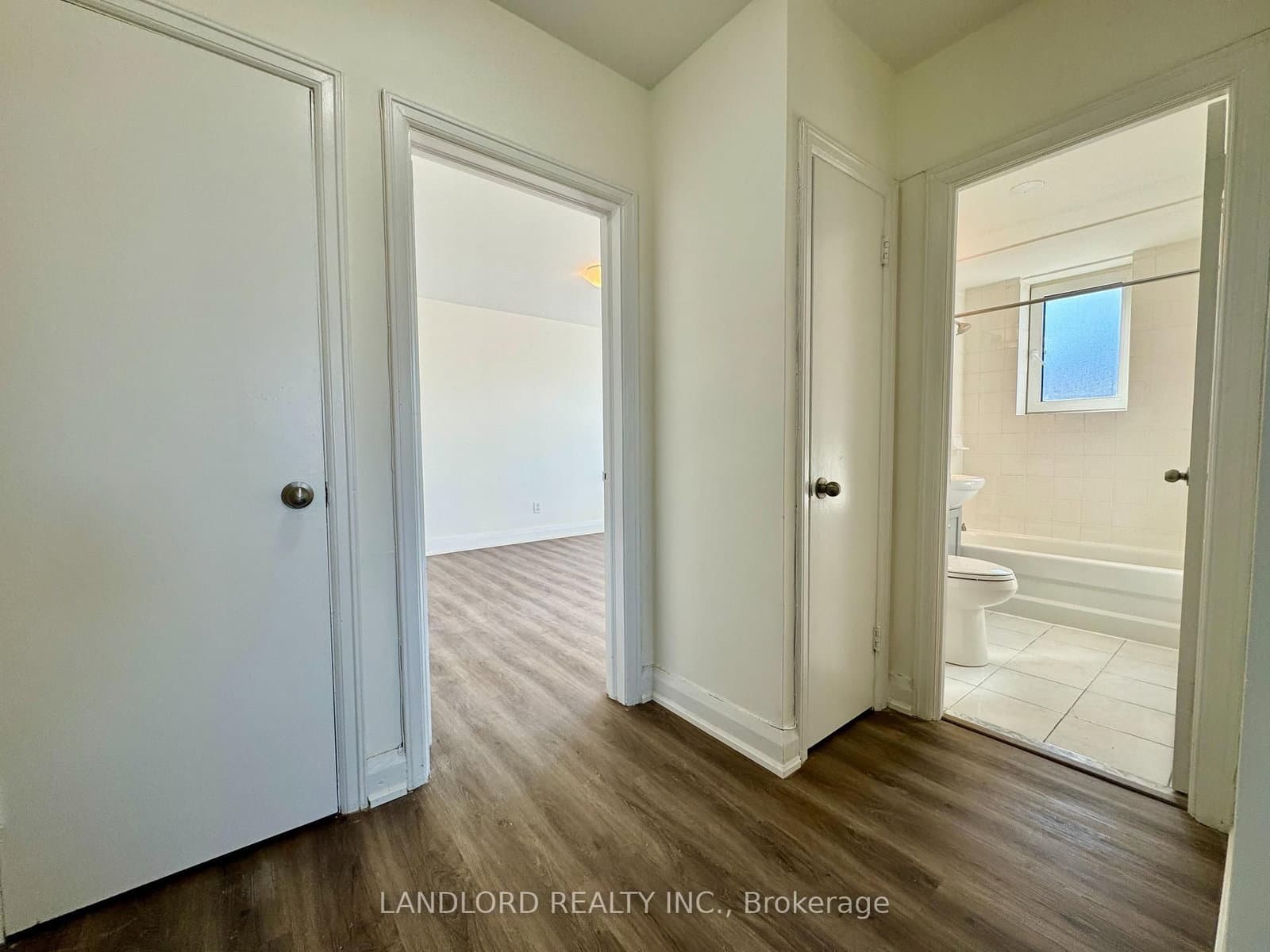 36 Wood Glen Road, Unit 302 thumbnail 8