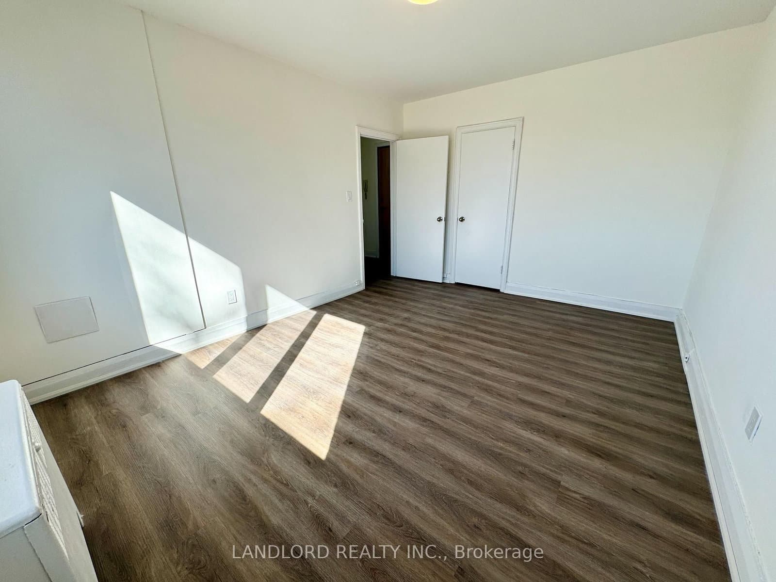 36 Wood Glen Road, Unit 302 thumbnail 9