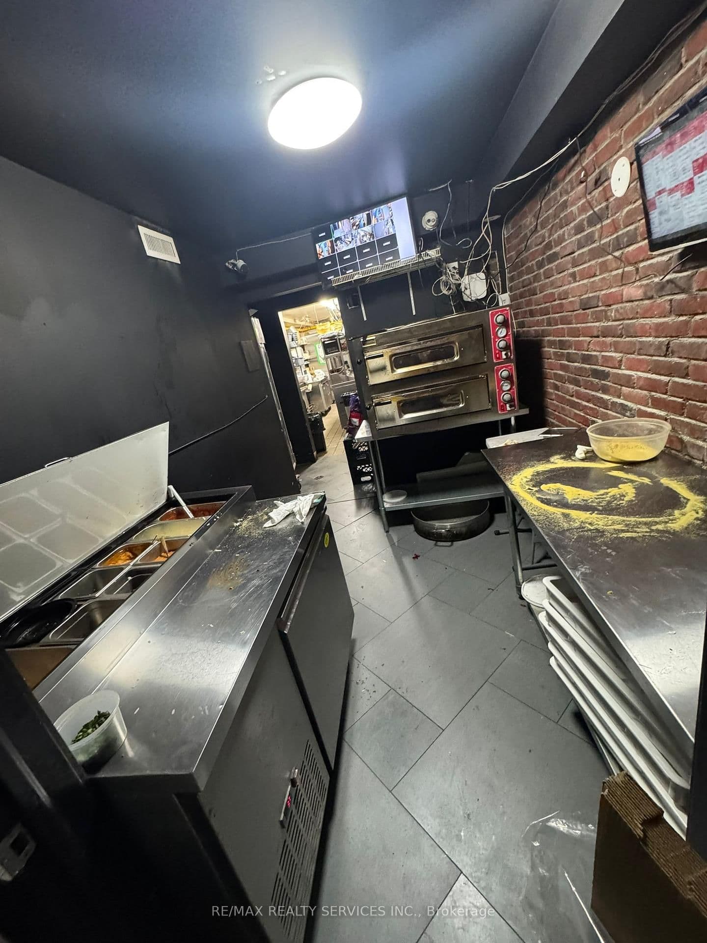 755 Queen Street E thumbnail 12