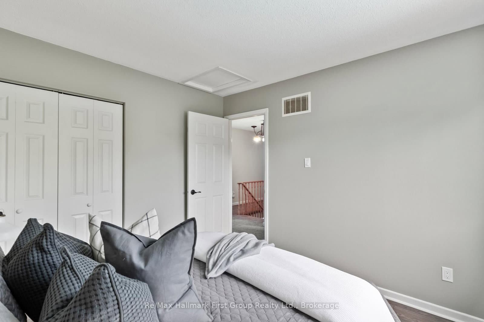 523 Reynolds Street thumbnail 33