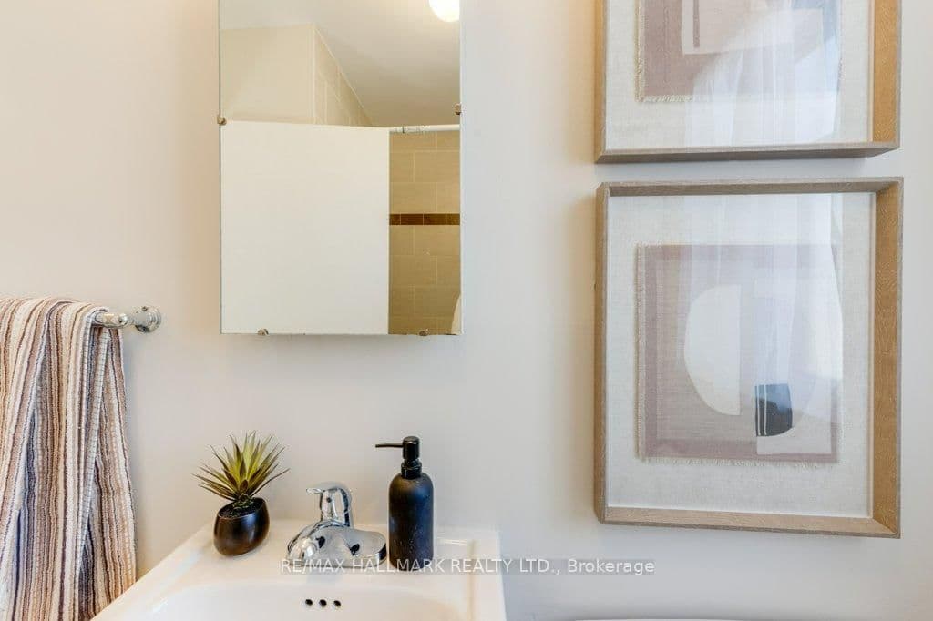 225 Woodville Avenue, Unit Upper thumbnail 19
