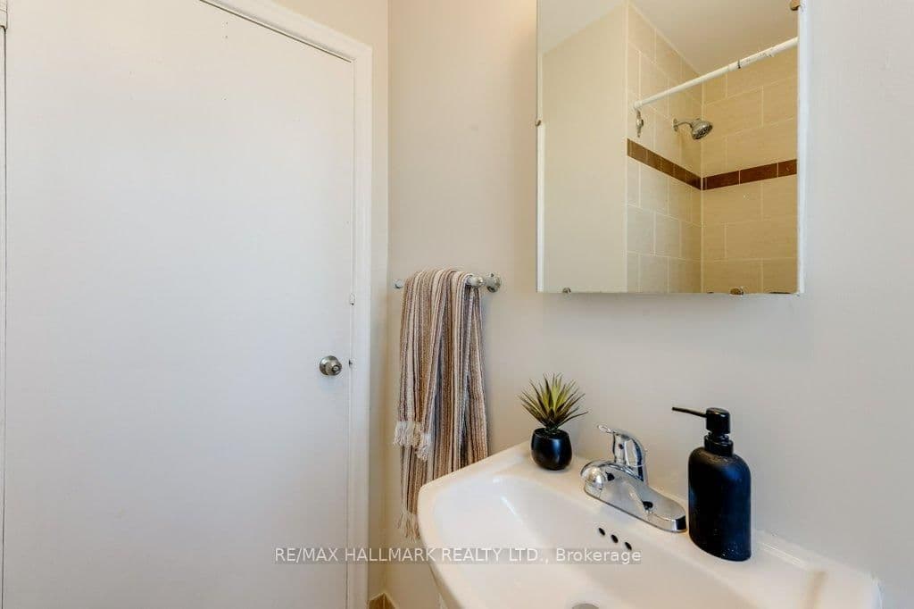 225 Woodville Avenue, Unit Upper thumbnail 20