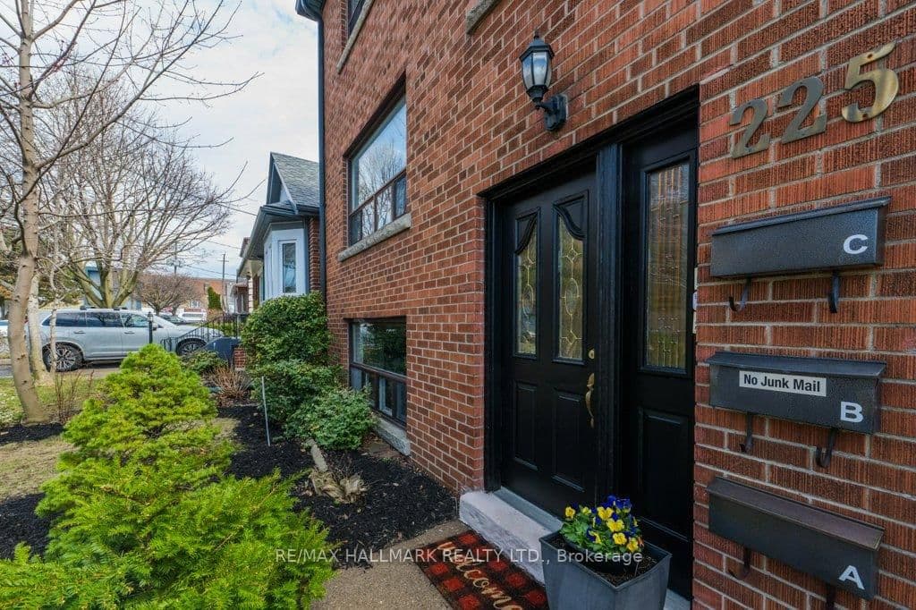 225 Woodville Avenue, Unit Upper thumbnail 39