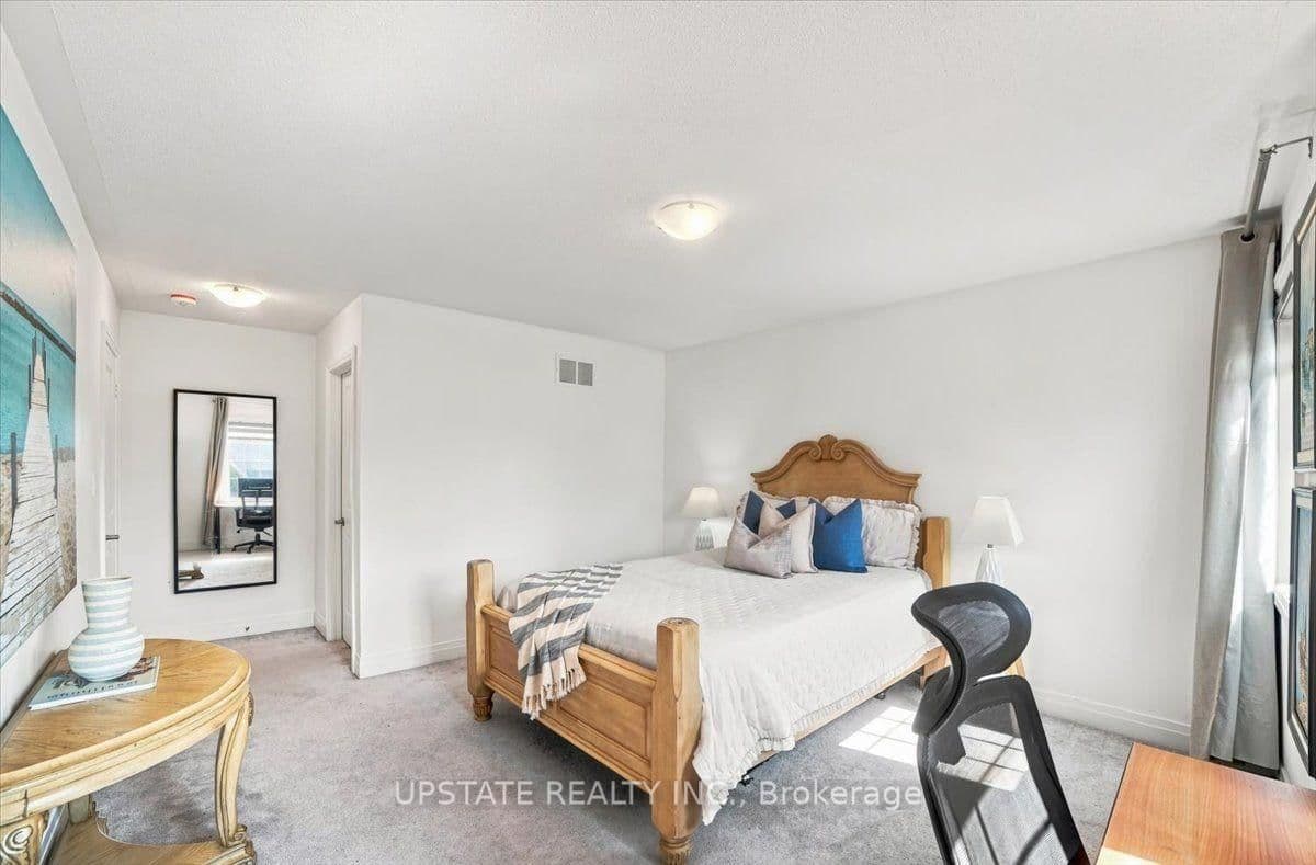 18 Blenheim Circle thumbnail 17