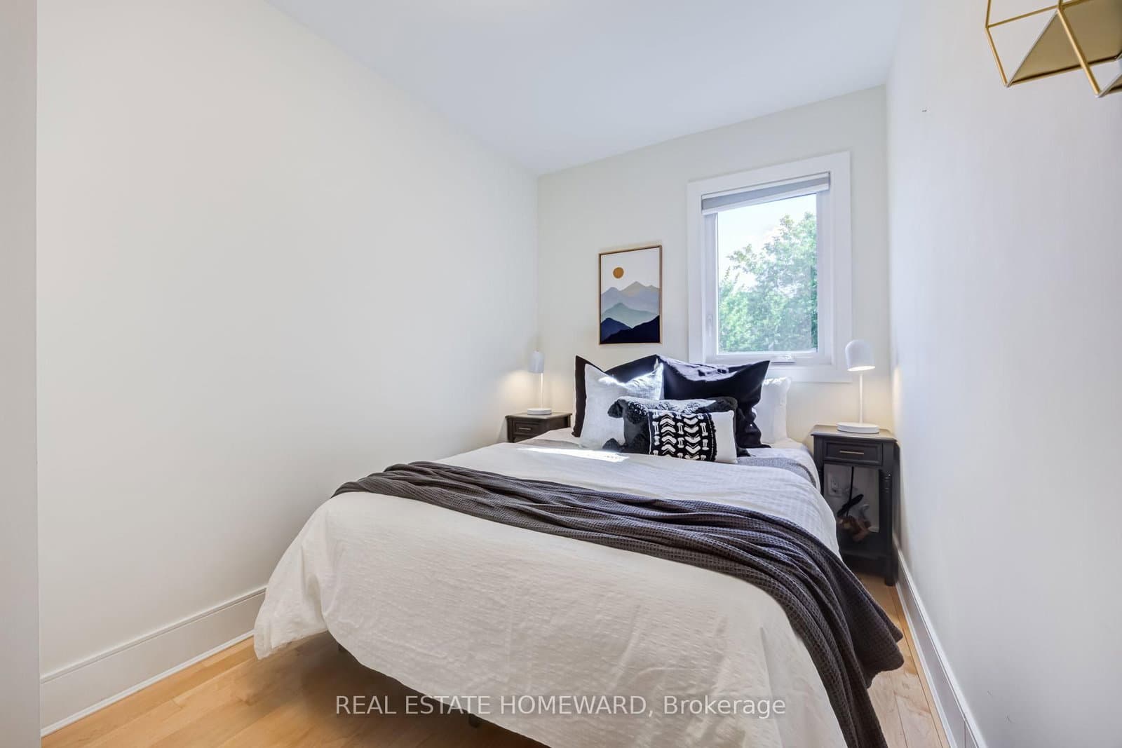 43 Amroth Avenue thumbnail 17