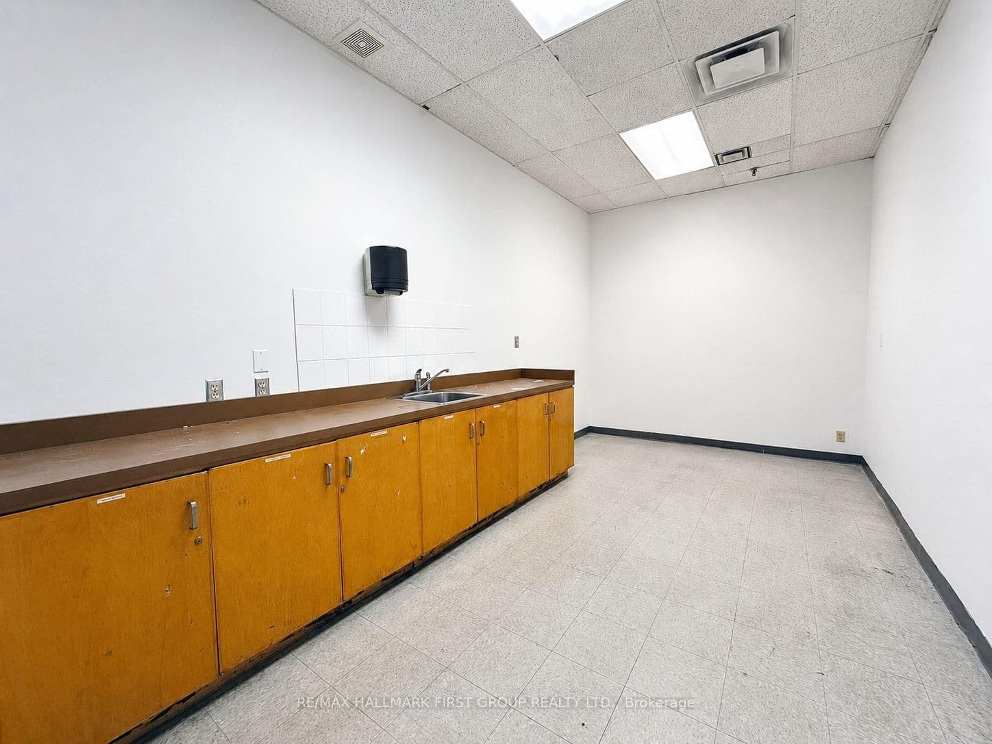 126 Commercial Avenue, Unit 5 thumbnail 5