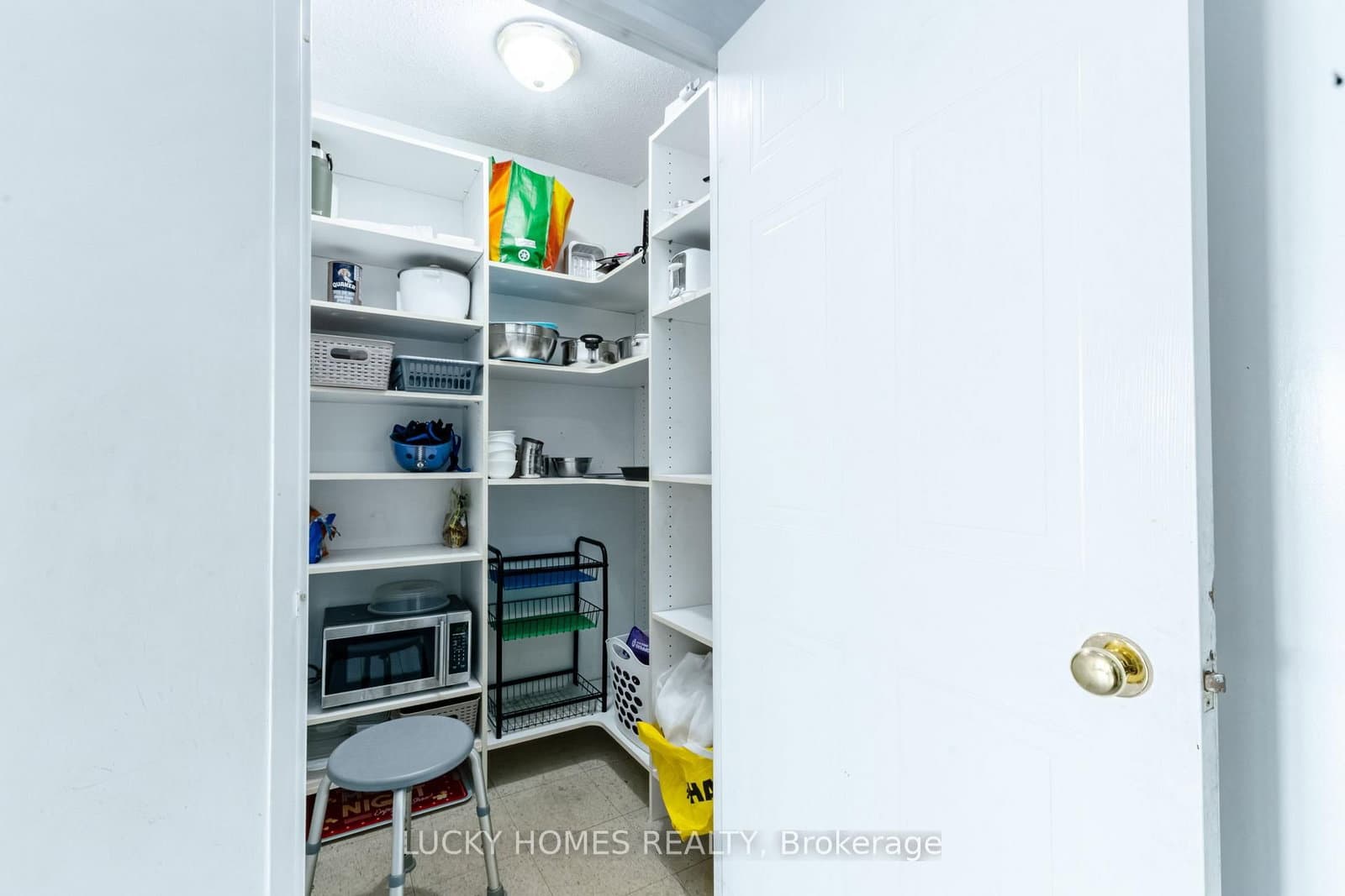 430 Mclevin Avenue NW, Unit 915 thumbnail 10