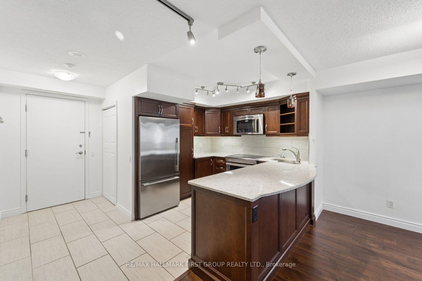 1200 The Esplanade N, Unit 908 thumbnail 11
