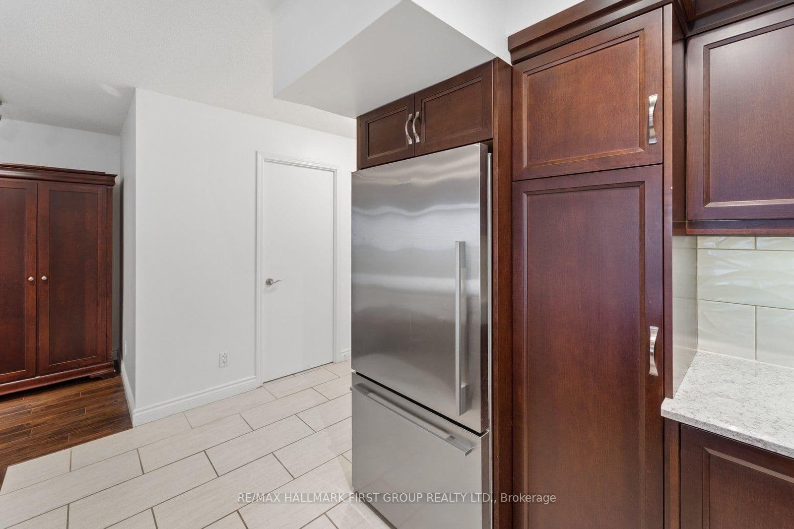 1200 The Esplanade N, Unit 908 thumbnail 16