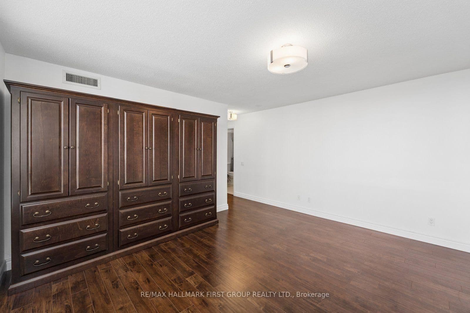 1200 The Esplanade N, Unit 908 thumbnail 18