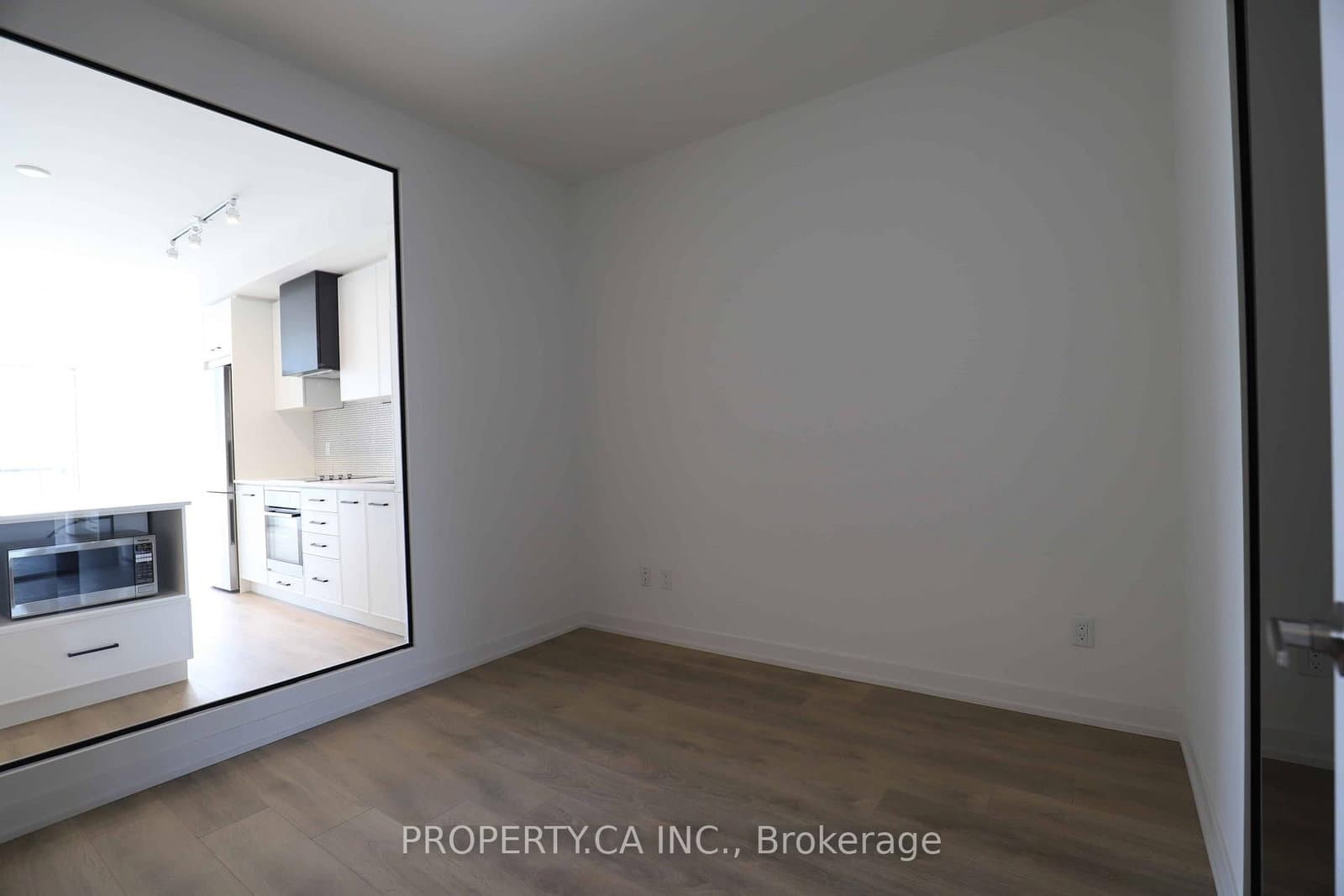 899 Queen Street E, Unit 410 thumbnail 12