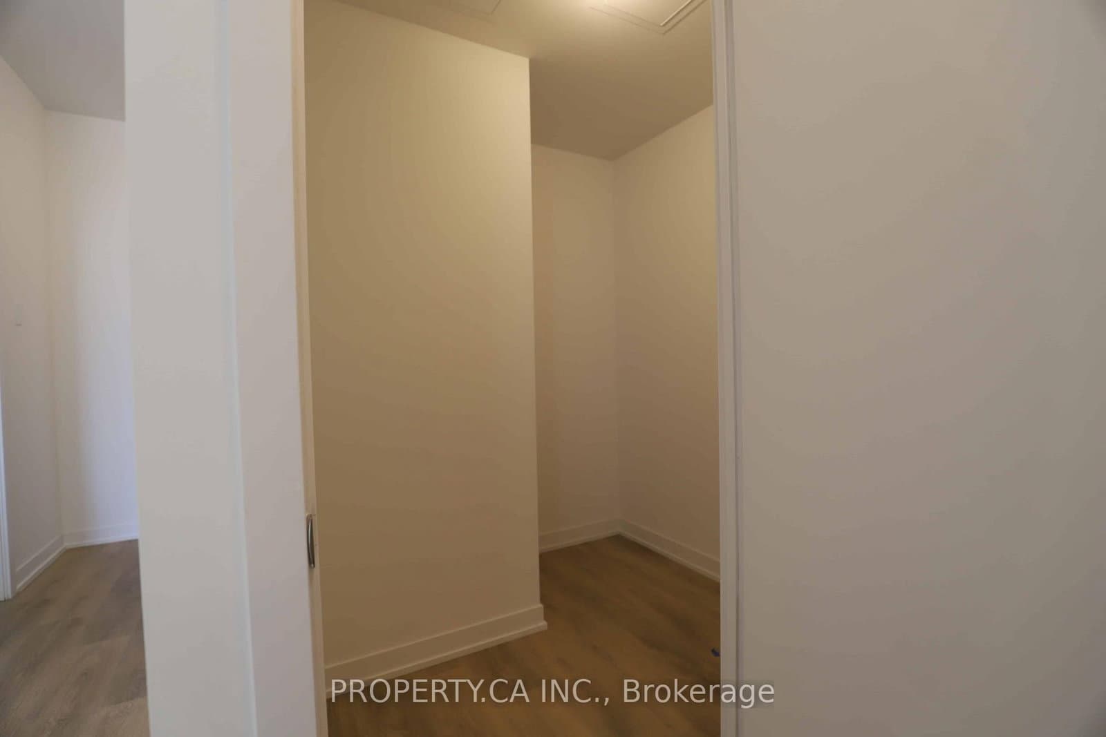899 Queen Street E, Unit 410 thumbnail 14