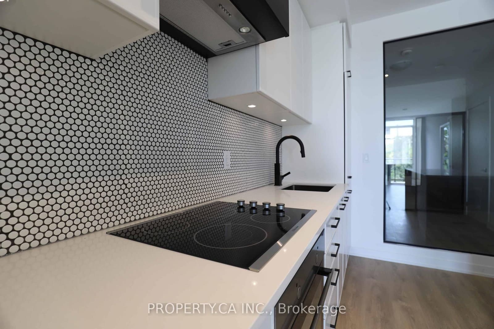 899 Queen Street E, Unit 410 thumbnail 2