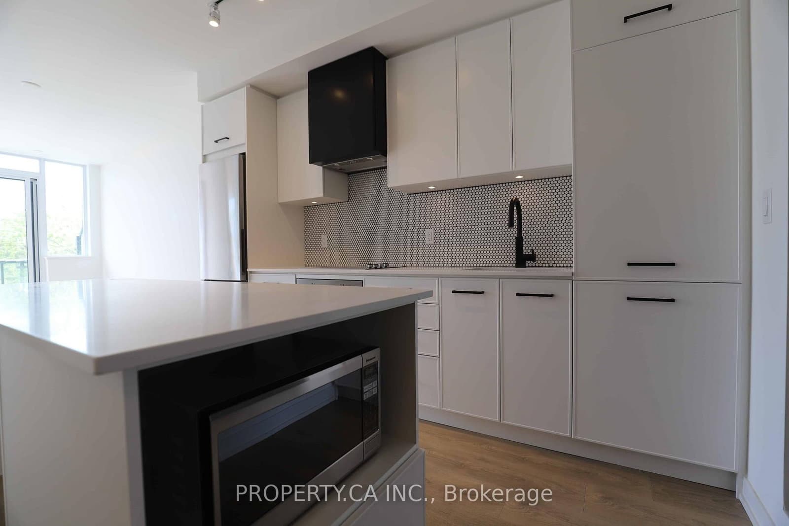 899 Queen Street E, Unit 410 thumbnail 3