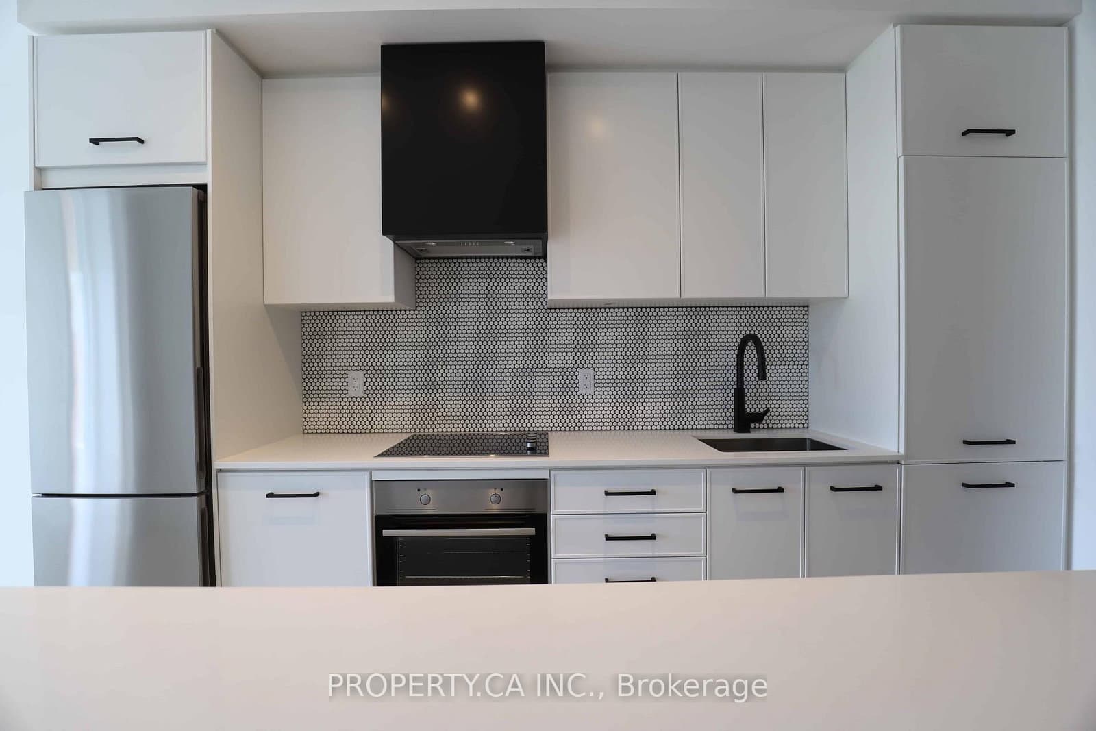 899 Queen Street E, Unit 410 thumbnail 4