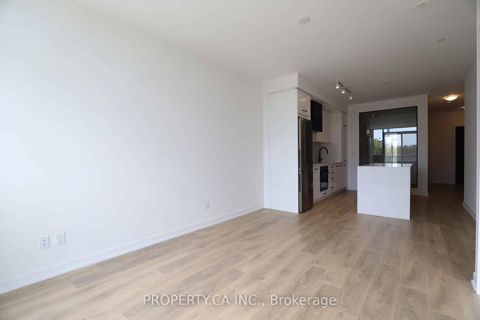899 Queen Street E, Unit 410 thumbnail 5