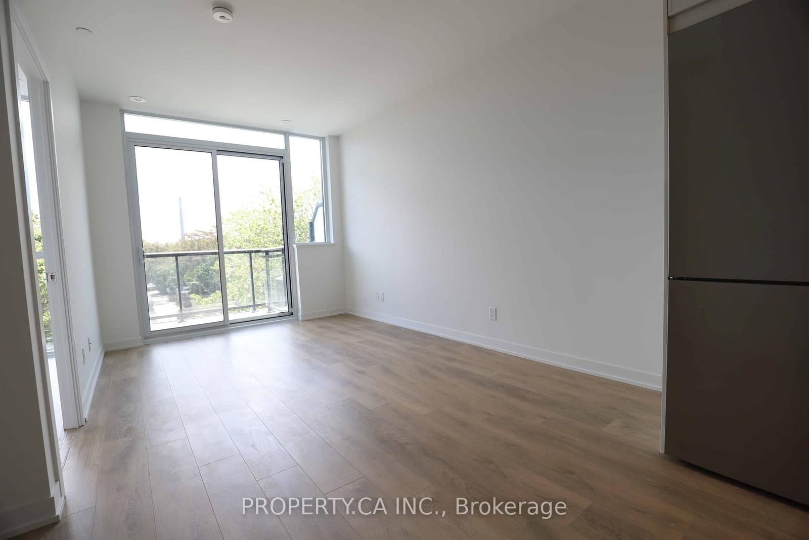 899 Queen Street E, Unit 410 thumbnail 6