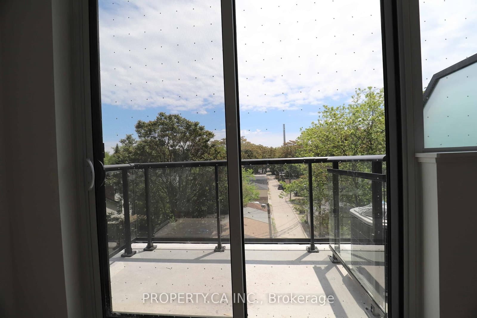 899 Queen Street E, Unit 410 thumbnail 7