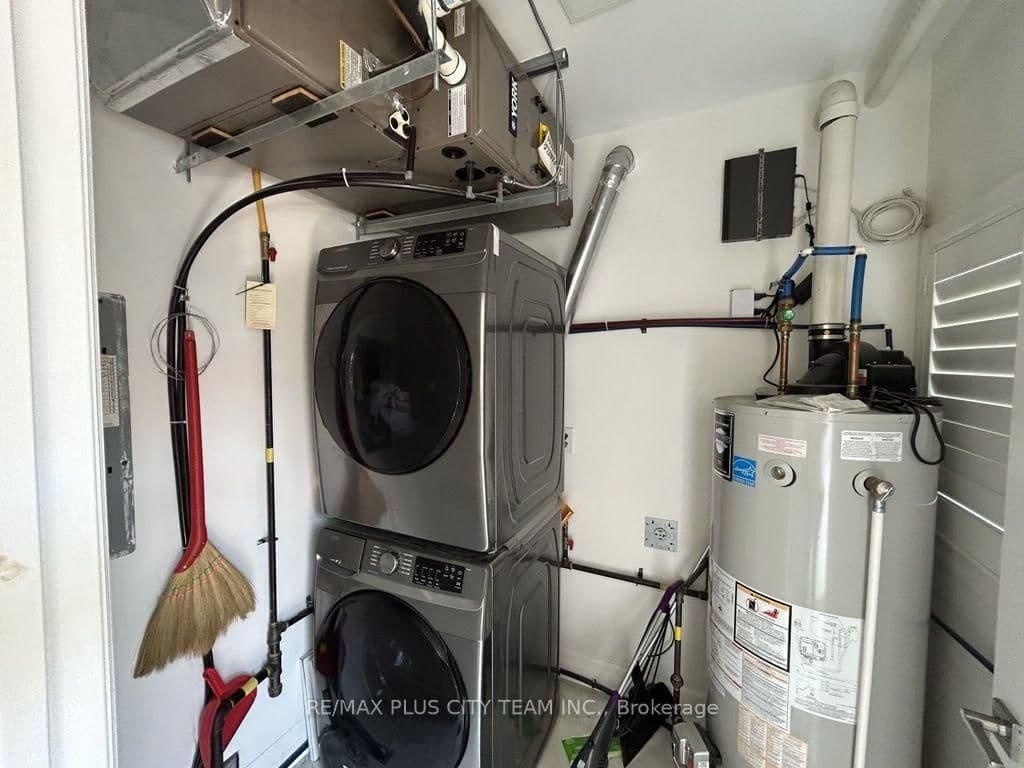 1027 Pape Avenue, Unit A thumbnail 10