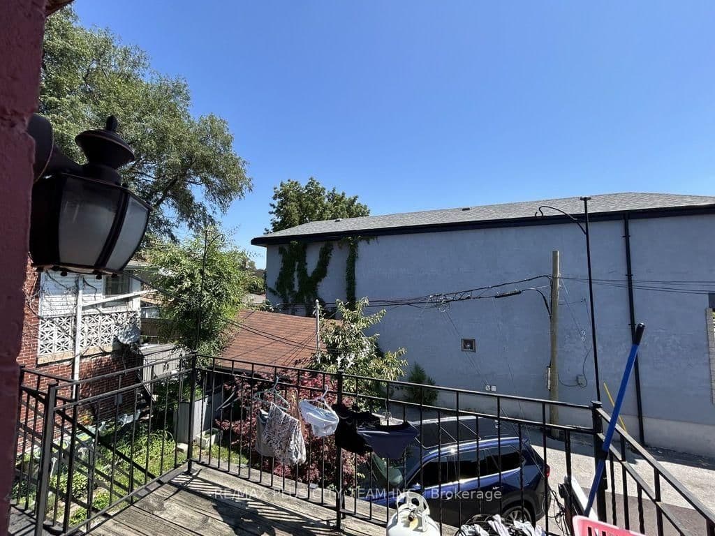 1027 Pape Avenue, Unit A thumbnail 11