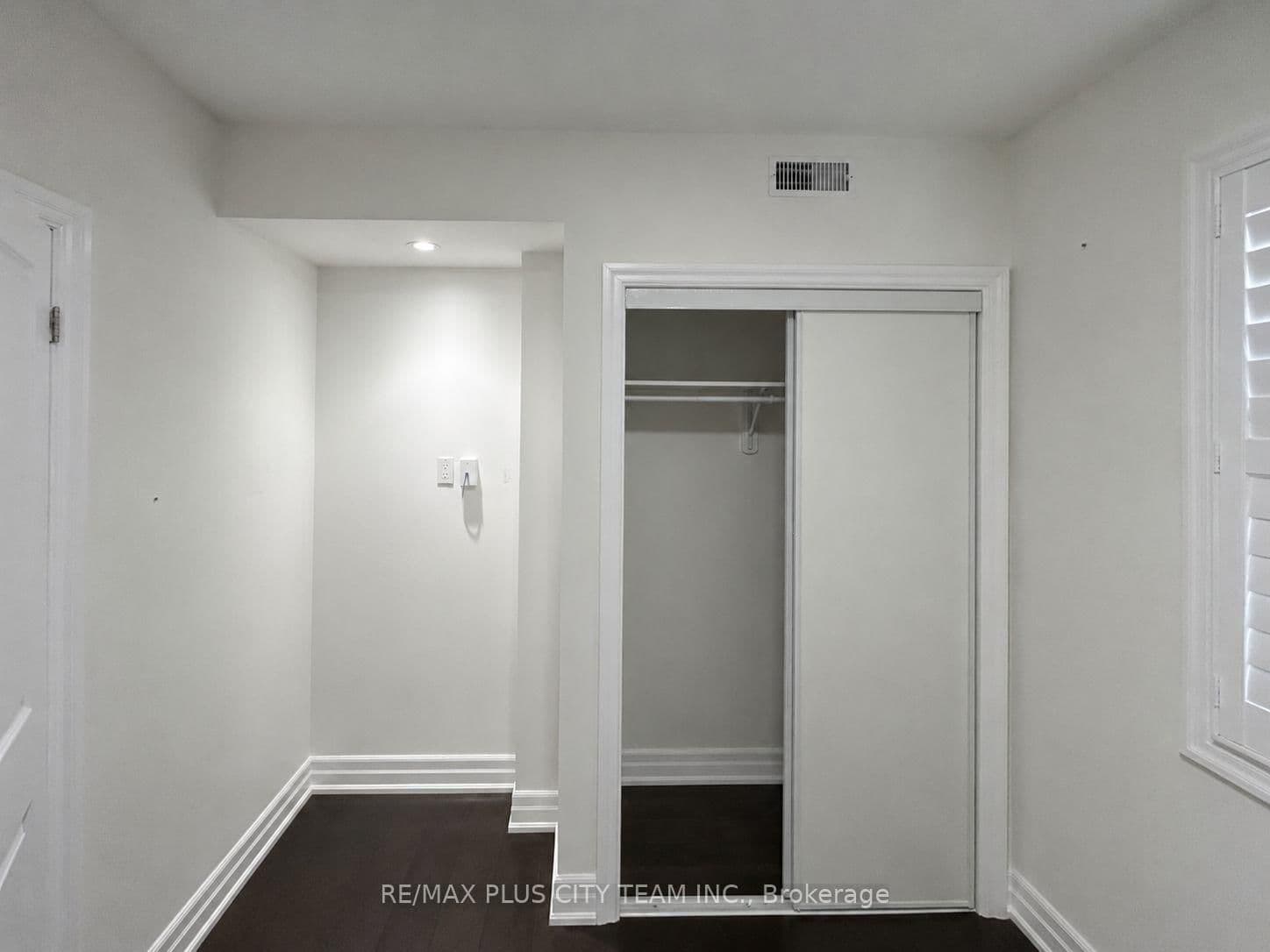 1027 Pape Avenue, Unit A thumbnail 3