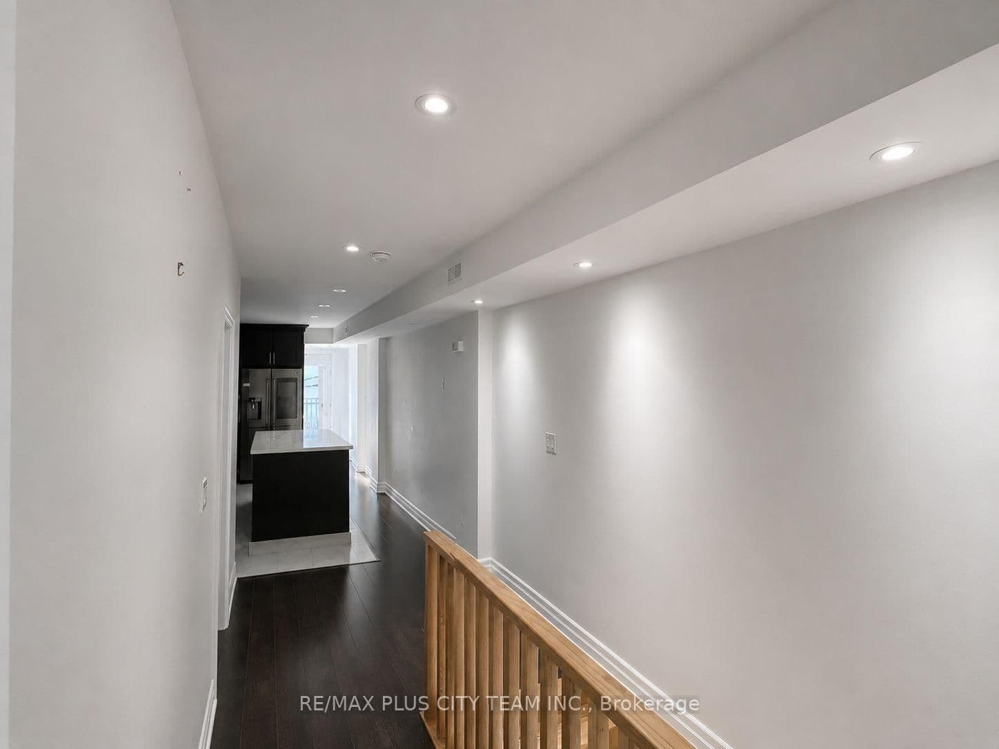 1027 Pape Avenue, Unit A thumbnail 4