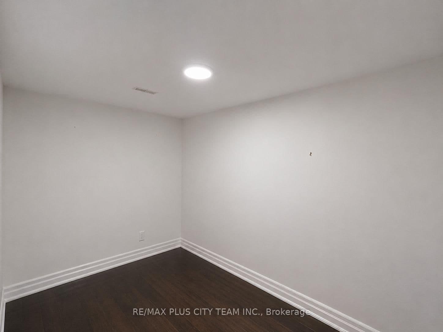 1027 Pape Avenue, Unit A thumbnail 5