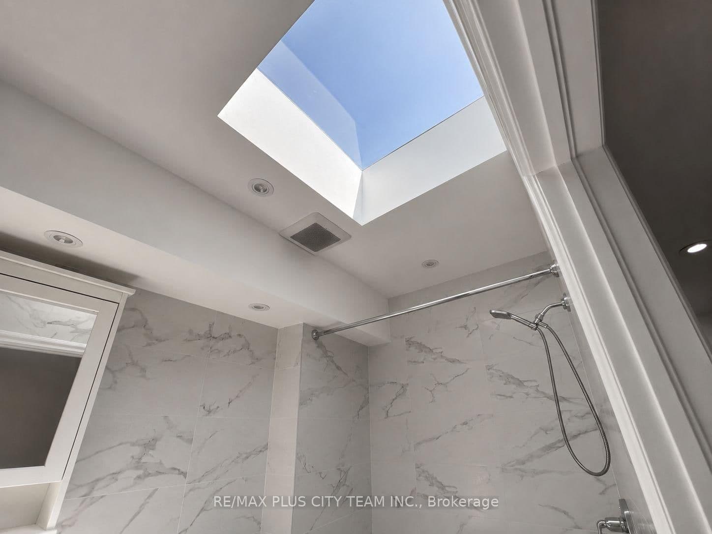 1027 Pape Avenue, Unit A thumbnail 9