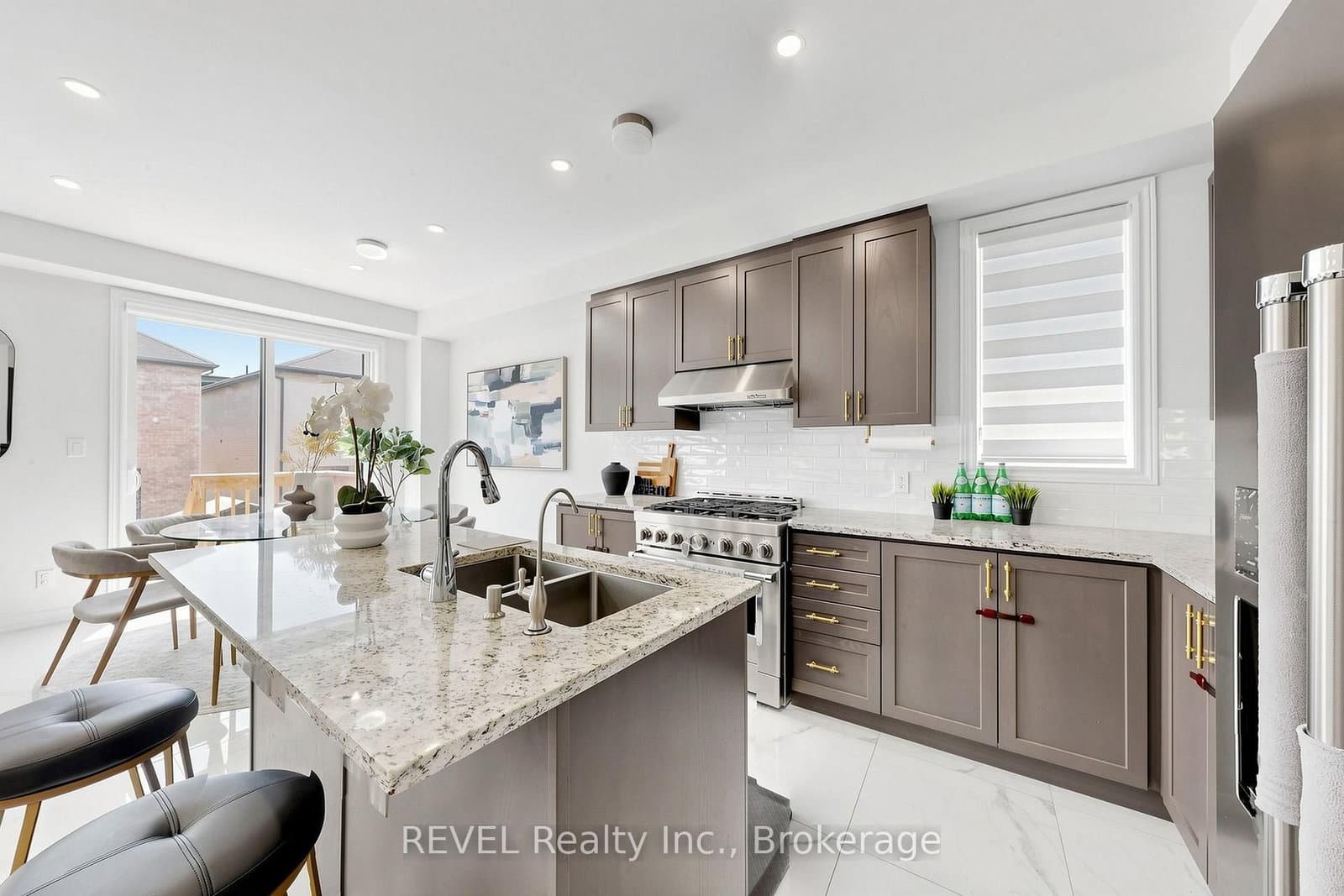 993 Lockie Drive thumbnail 10