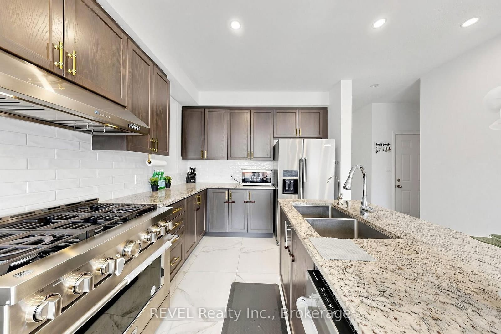 993 Lockie Drive thumbnail 12