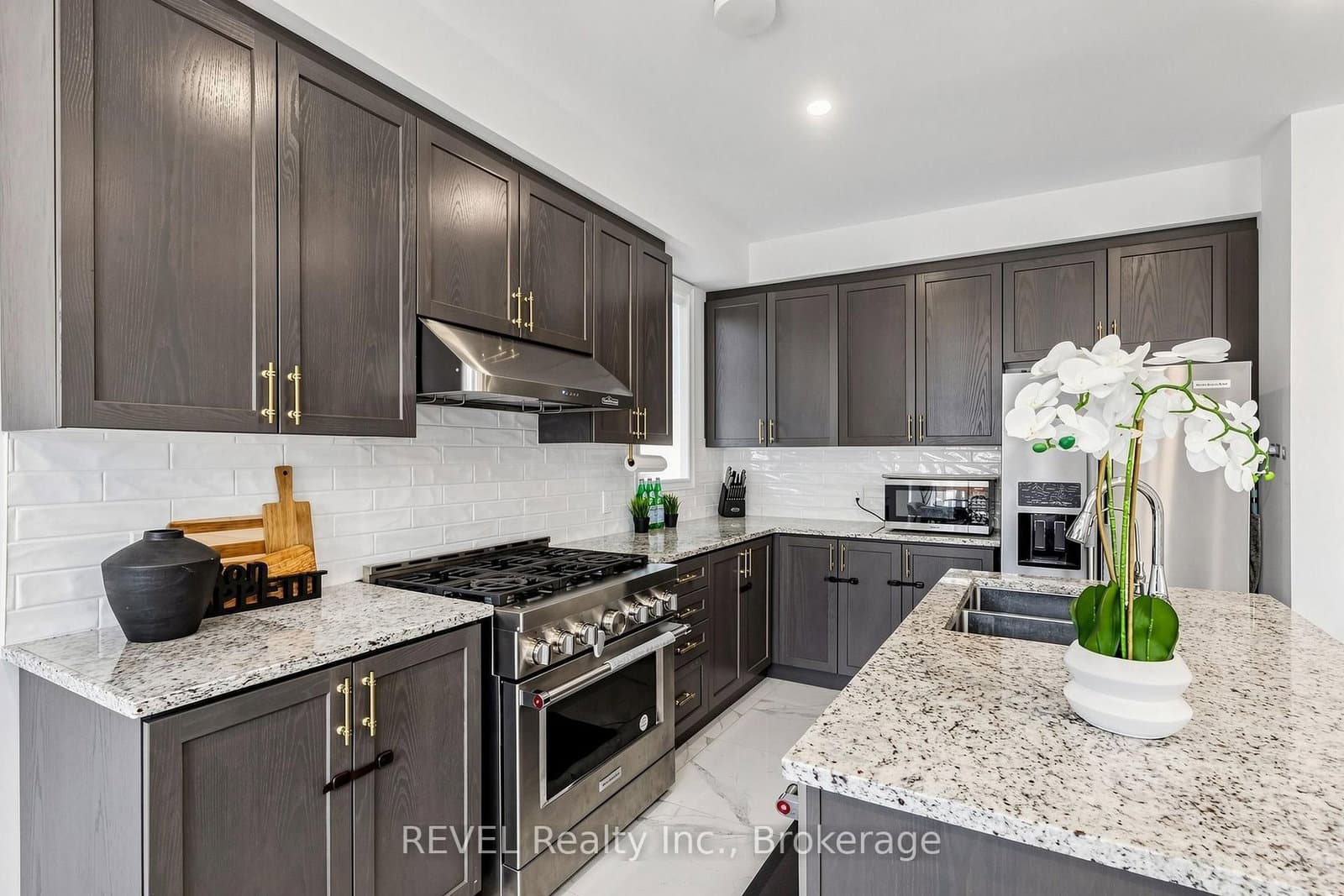 993 Lockie Drive thumbnail 13