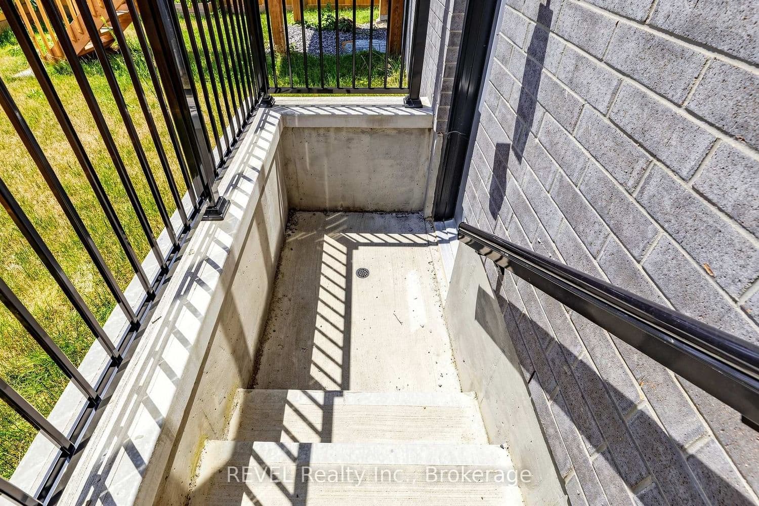 993 Lockie Drive thumbnail 47