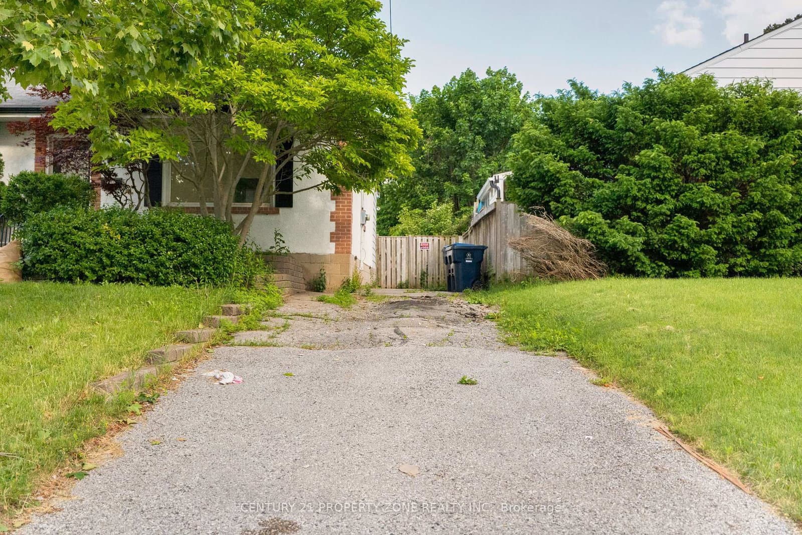37 Adanac Drive thumbnail 3