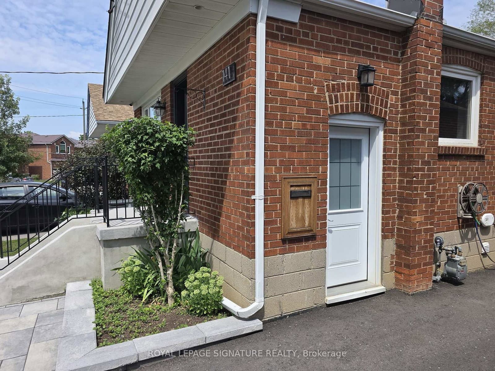141 Phillip Avenue, Unit Lower thumbnail 2