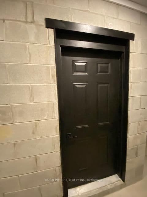 862 Pape Avenue, Unit 3 thumbnail 15