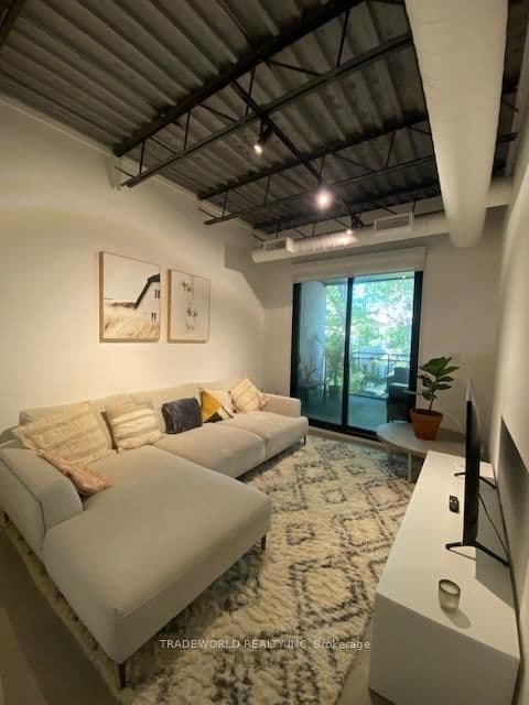 862 Pape Avenue, Unit 3 thumbnail 2