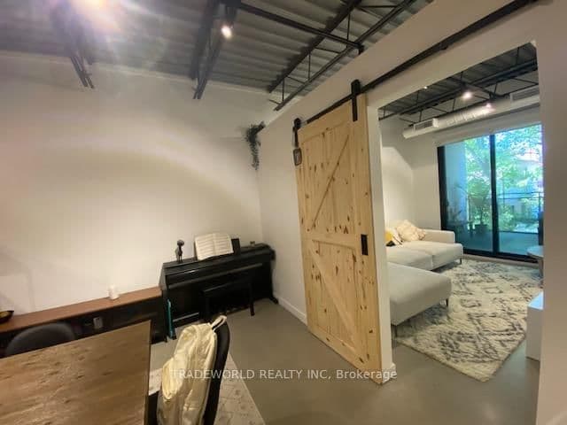 862 Pape Avenue, Unit 3 thumbnail 7