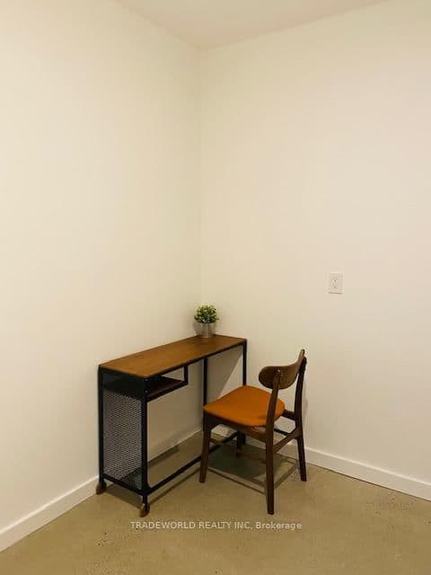 862 Pape Avenue, Unit 3 thumbnail 9
